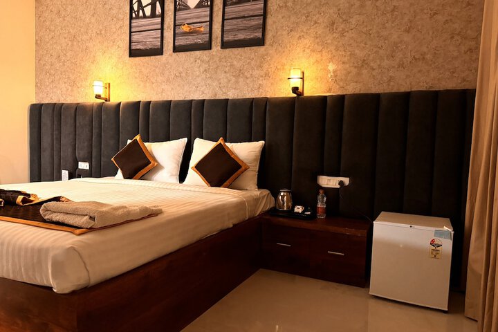 Room 8 of 15