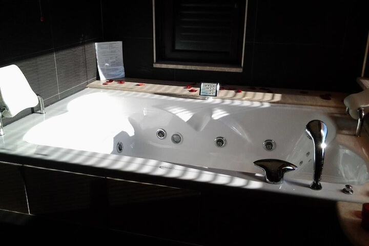 Hot Tub 22 of 67