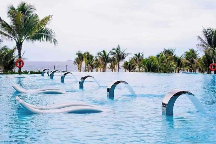 Pool 10 of 37