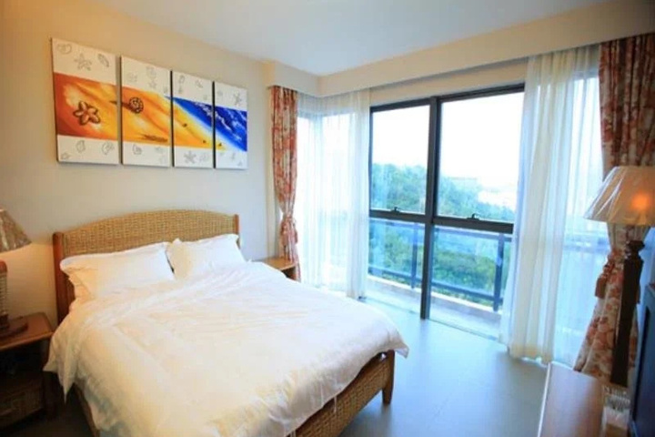 Room 4 of 10