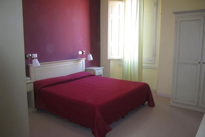 Room 9 of 36