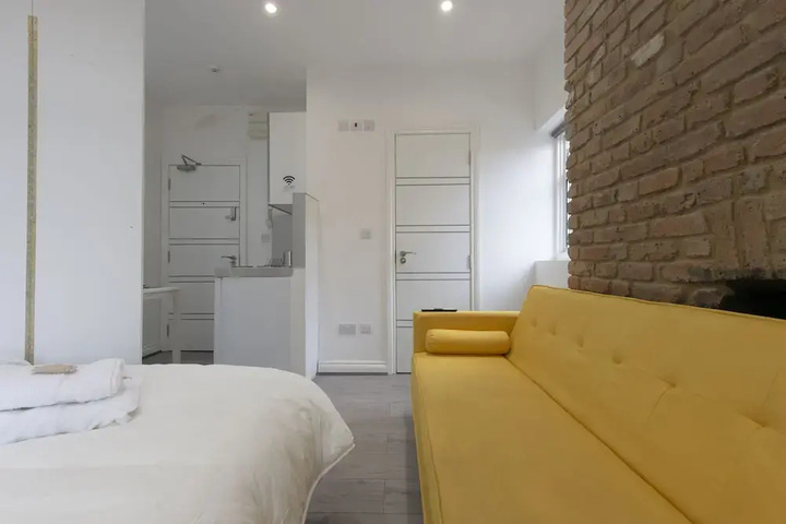 Room 4 of 16