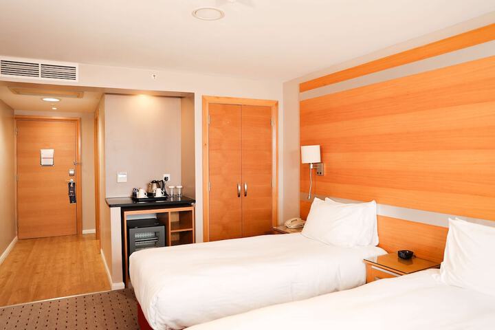 Room 17 of 121