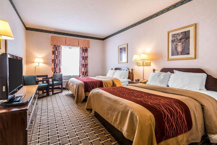 2 Queen Beds (1 of 4)