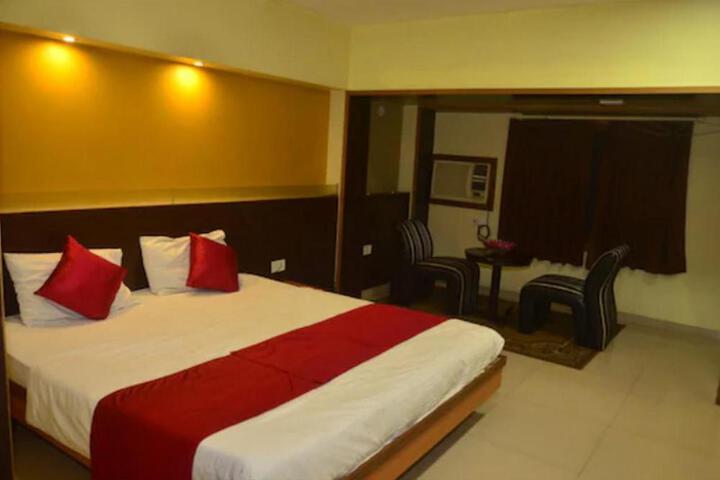 Poonam Hotel