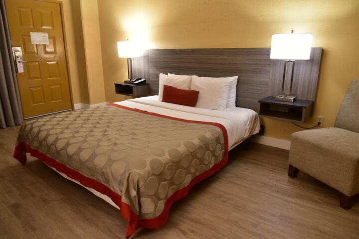 1 King Bed (1 of 30)