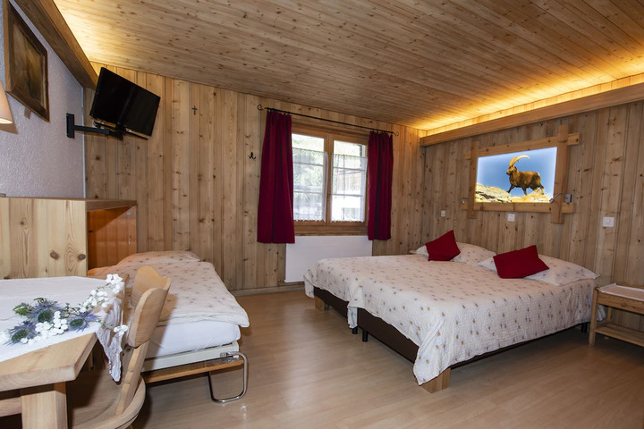 Room 3 of 10