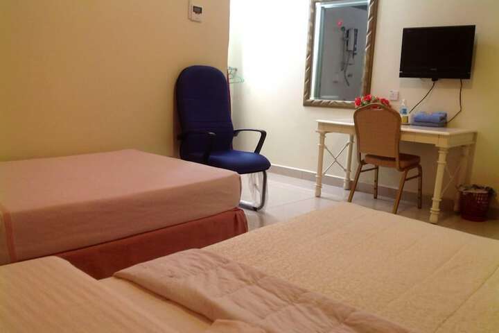 Room 18 of 32