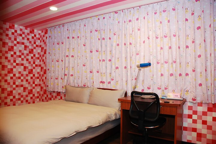 Room 8 of 36