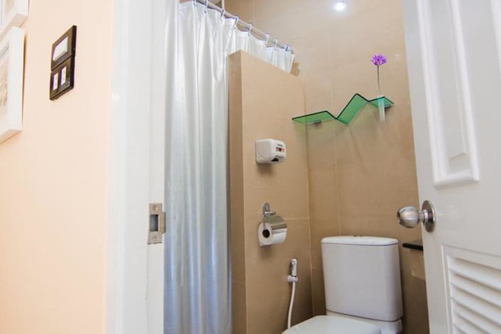 Room 10 of 28