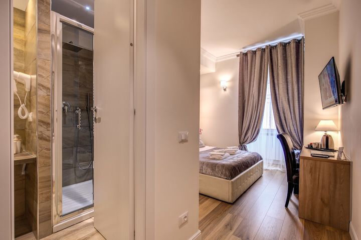 Room 12 of 28