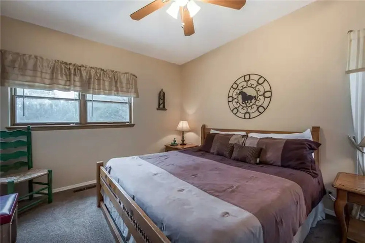 Room 4 of 17