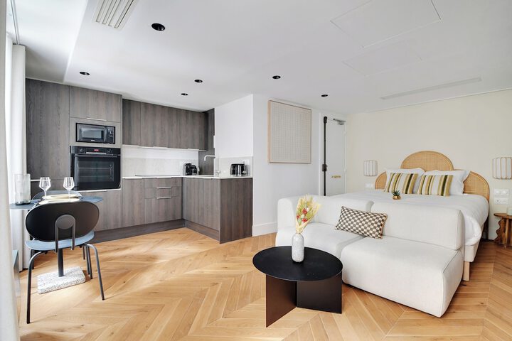 Room 18 of 28