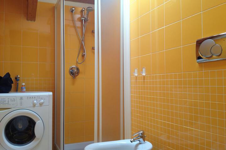 Room 29 of 35