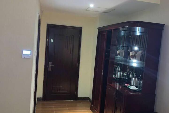 Room 16 of 36