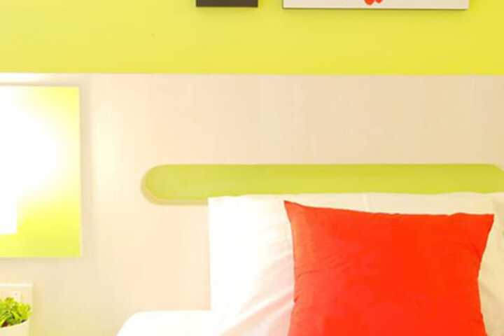 Room 13 of 34