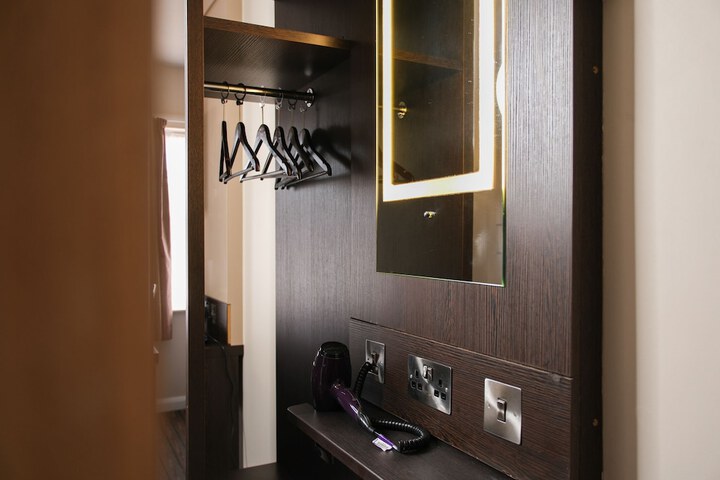 Room 12 of 38