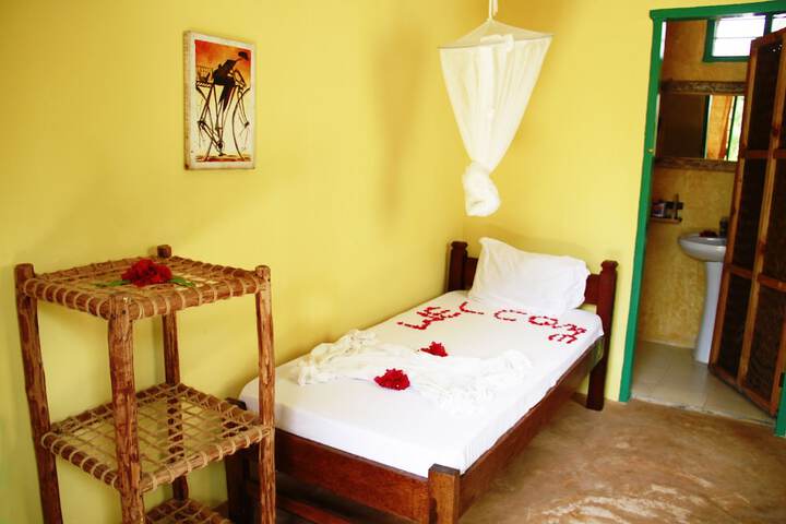 Room 4 of 112