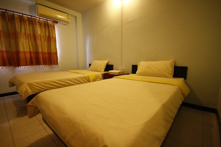 Room 6 of 19