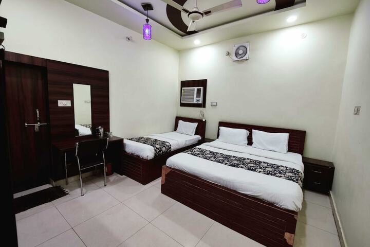Room 9 of 30