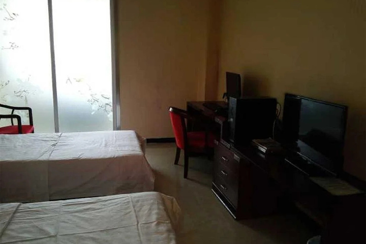 Room 2 of 8