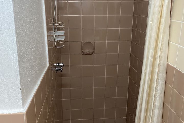 Room 33 of 47