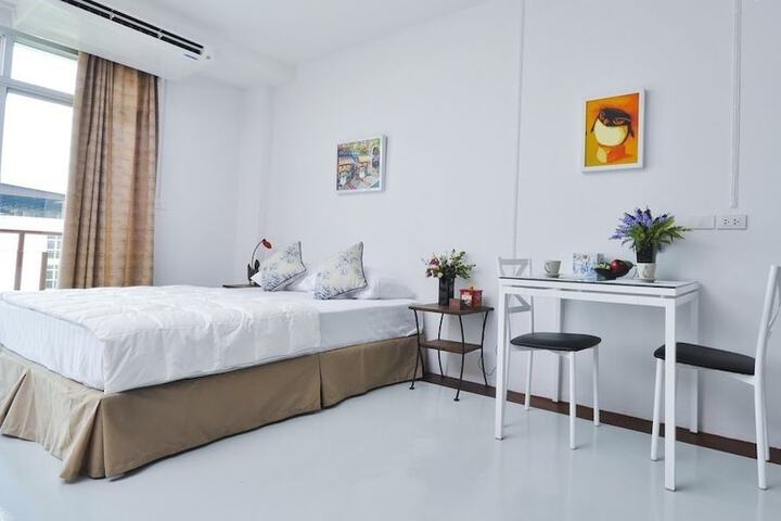 Room 10 of 48