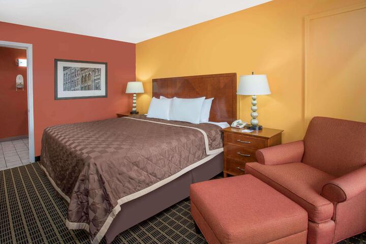 1 King Bed Mobility Accessible (4 of 11)