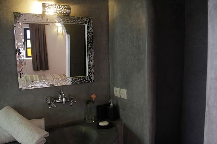 Room 34 of 65