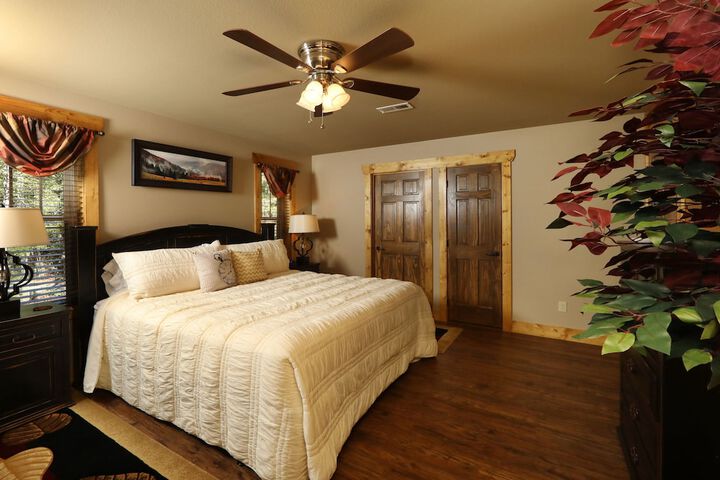 Room 2 of 63