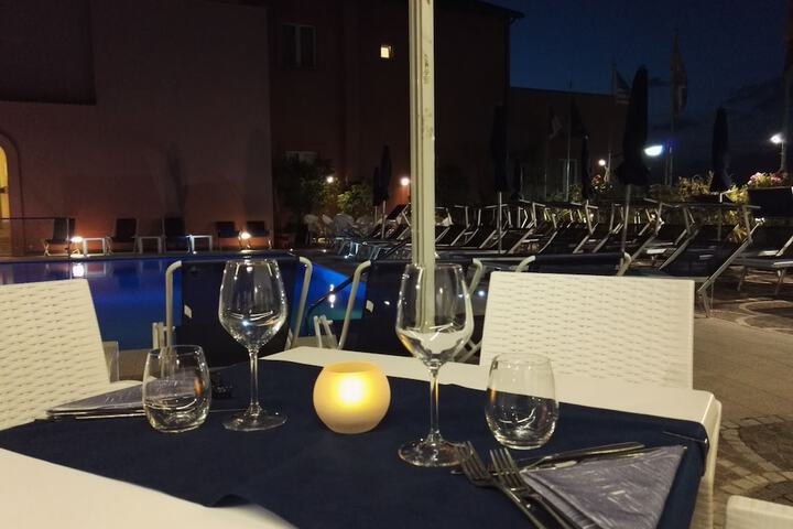Dining 53 of 58