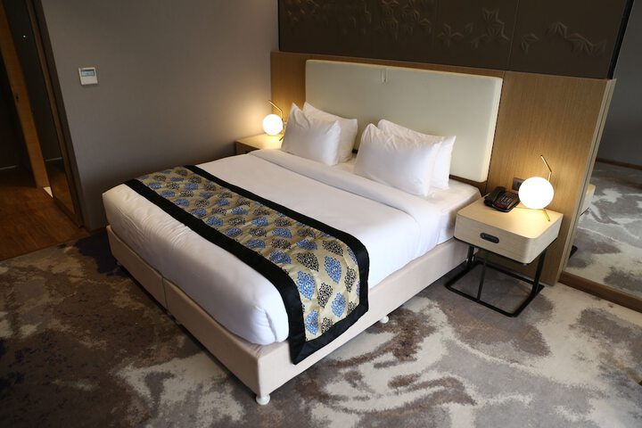 Room 14 of 93