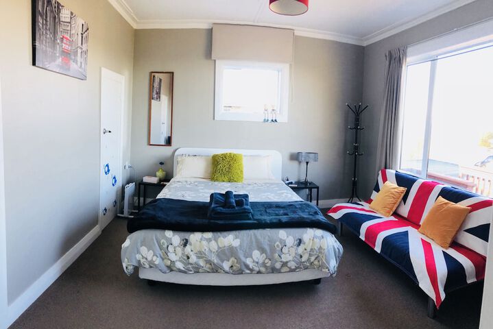 Room 6 of 7
