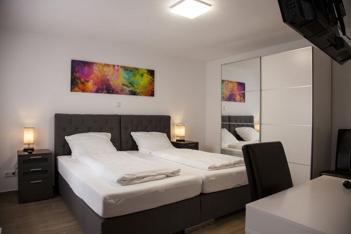 Room 13 of 76