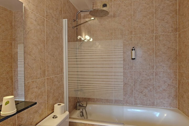 Room 3 of 35