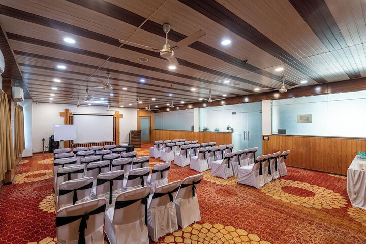 Ballroom/Hall 93 of 109