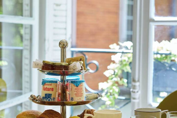 Breakfast/Coffee Service 72 of 94