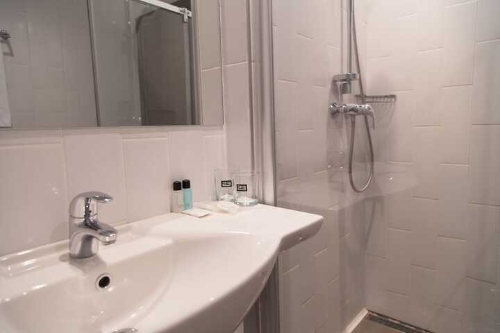 Room 26 of 110