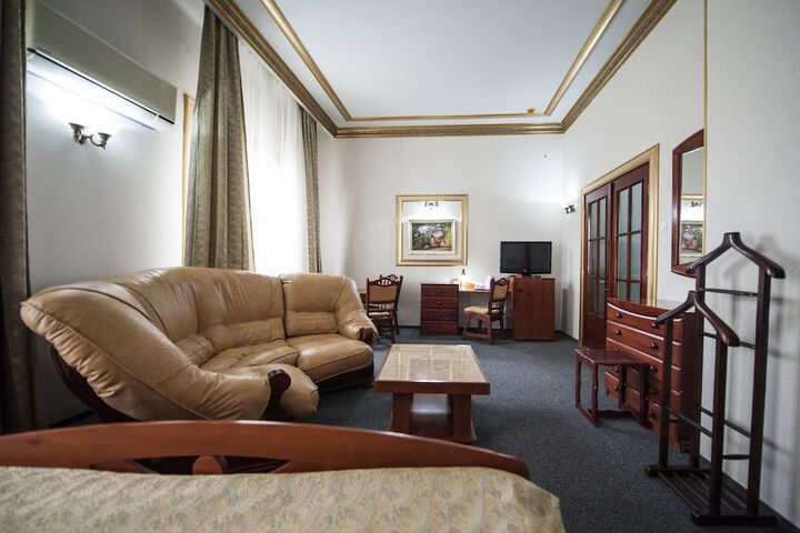 Room 35 of 72