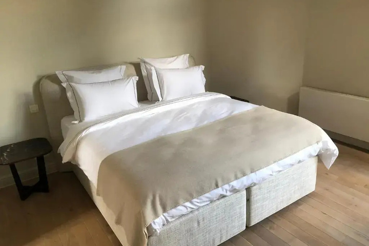 Room 4 of 18