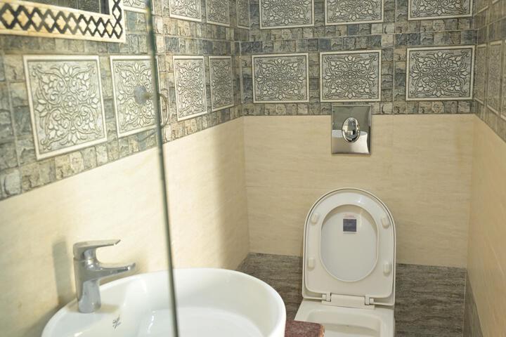 Room 8 of 18