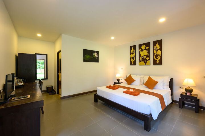 Room 5 of 200