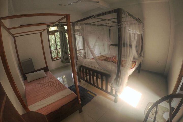 Room 8 of 119