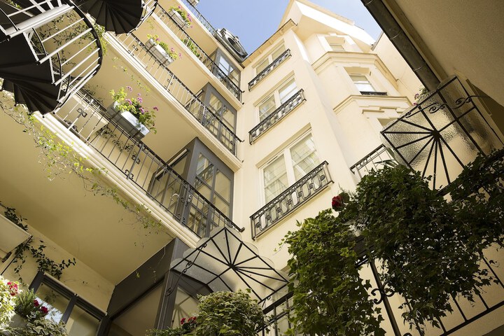 Hotel Exterior 43 of 47