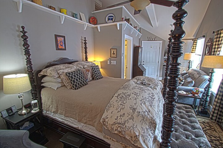 Room 3 of 203