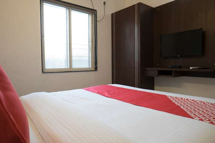 Room 13 of 26