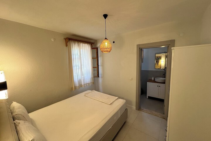 Room 28 of 64