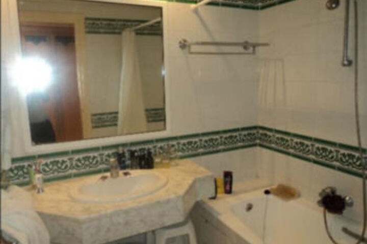 Room 4 of 61
