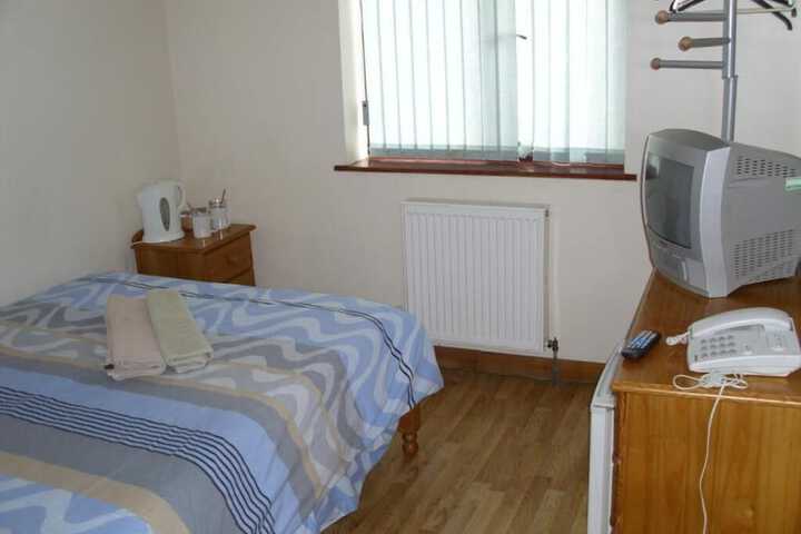 Room 5 of 18