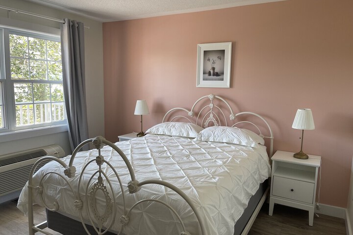 Room 2 of 144